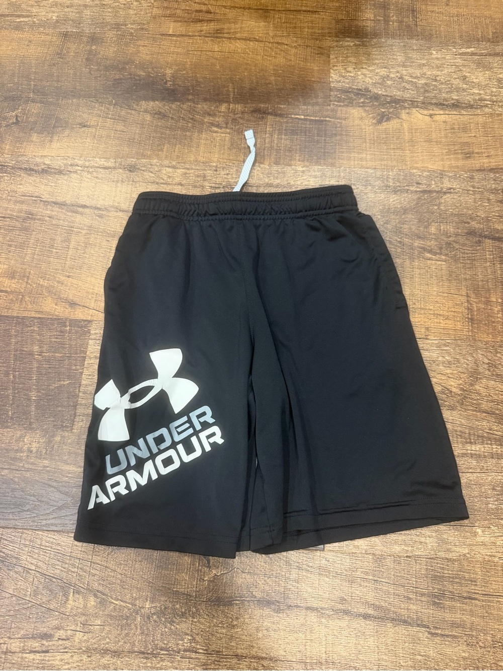 Under Armour boys Black Logo Performance Shorts